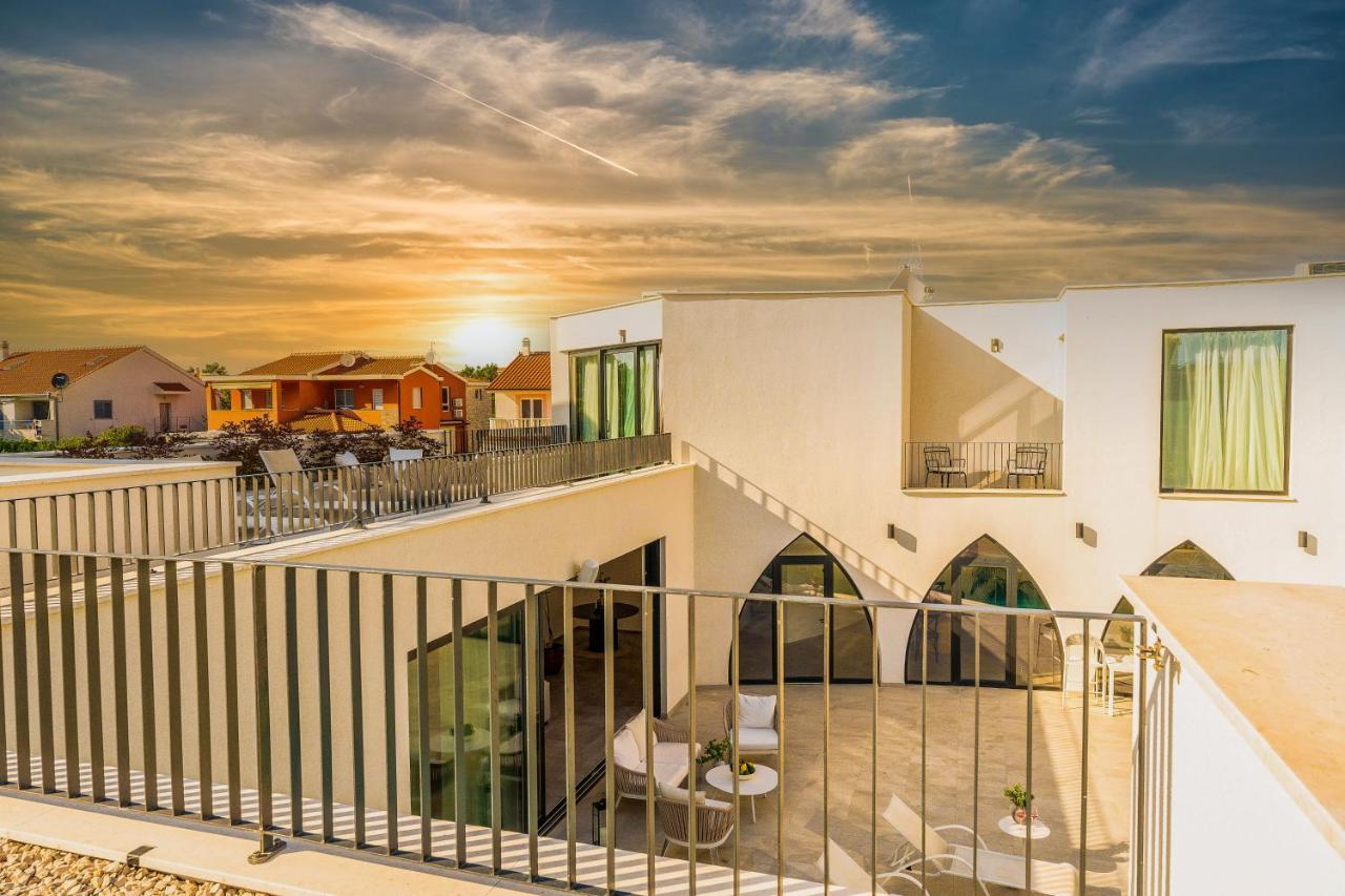 Villa Jerry'S Palace - Modern Villa Close To The Beach Srima Bagian luar foto